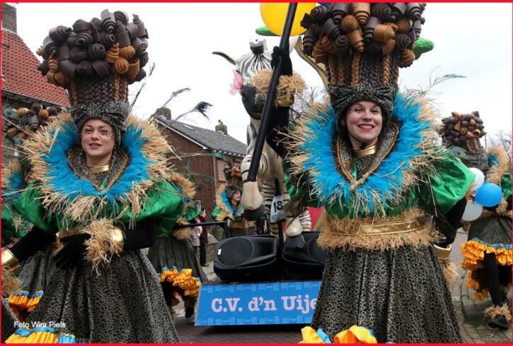 pomp Bende Missie Mooie carnavalsjurken voor een loopgroep 9 personen