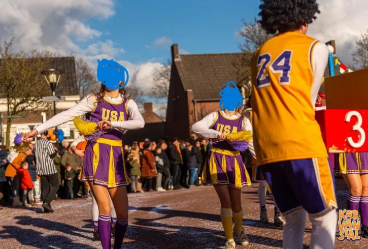 cheerleader gezicht bedekt